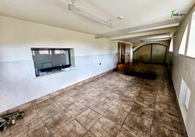 Երեք հարկանի քարե տուն Արաբկիրում, 3200 քմ, 3+ սանհանգույց, մեծ հողամաս, կապիտալ վերանորոգված