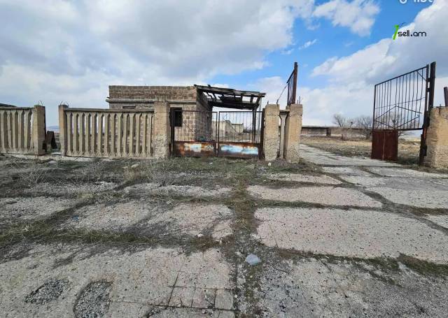 Հողատարածք ընդհանուր օգտագործման Եղվարդում, 18,300 ք.մ.