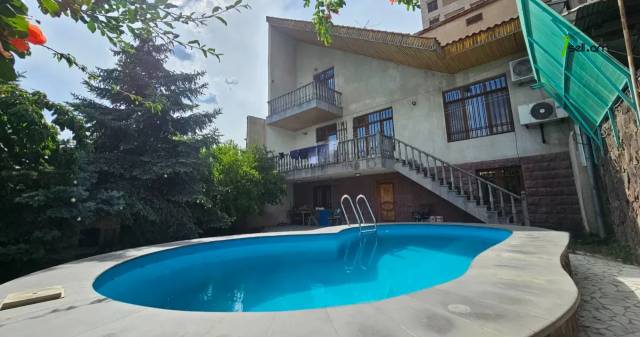 Երեք հարկանի քարե տուն Վրթանես Փափազյան փողոցում Արաբկիրում, 500 քմ, 3+ սանհանգույց