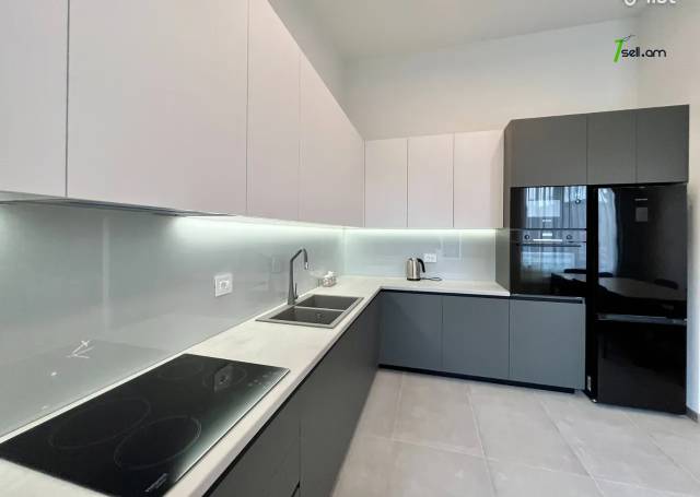 3 սենյականոց բնակարան կենտրոնում, 105 քմ, 2 սանհանգույց, բարձր առաստաղներ, կապիտալ վերանորոգված