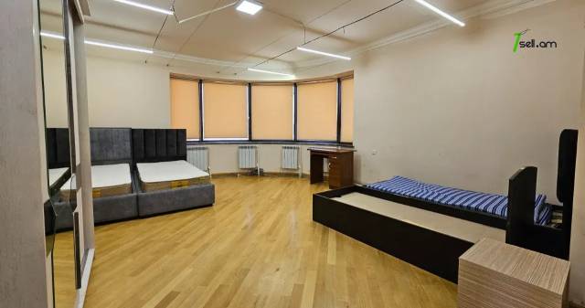 Երկու հարկանի քարե տուն Սիլիկյանի 5-րդ փողոցում Աջափնյակում, 3000 քմ, 2 սանհանգույց, մեծ հողամաս