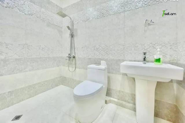 4 սենյականոց բնակարան նորակառույց շենքում Պարույր Սևակի փողոցում, 125 քմ, 9/16 հարկ, 2 սանհանգույց