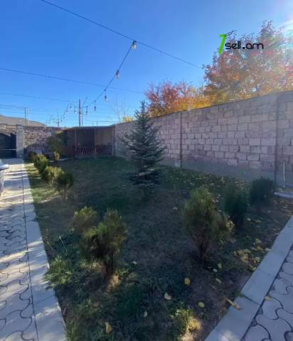 Երկու հարկանի քարե տուն Նոր Նորքում, 800 ք.մ., 3+ սանհանգույց, եվրովերանորոգված