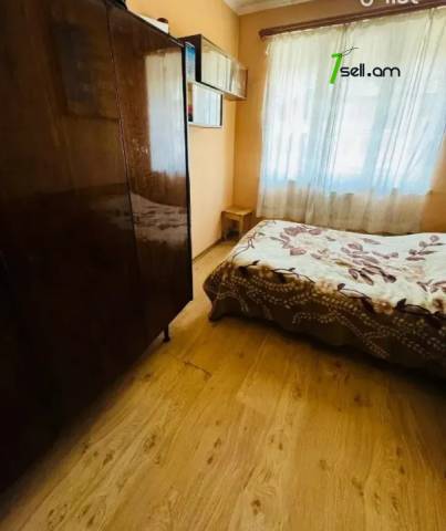 4 սենյականոց բնակարան Ազատության պողոտայում, 109 ք.մ., 2/5 հարկ, կապիտալ վերանորոգված, քարե շենք