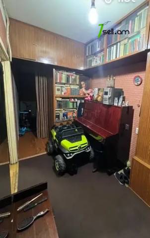 4 սենյականոց բնակարան Դավիթ Մալյան փողոցում, 73 ք.մ., 1/5 հարկ, քարե շենք