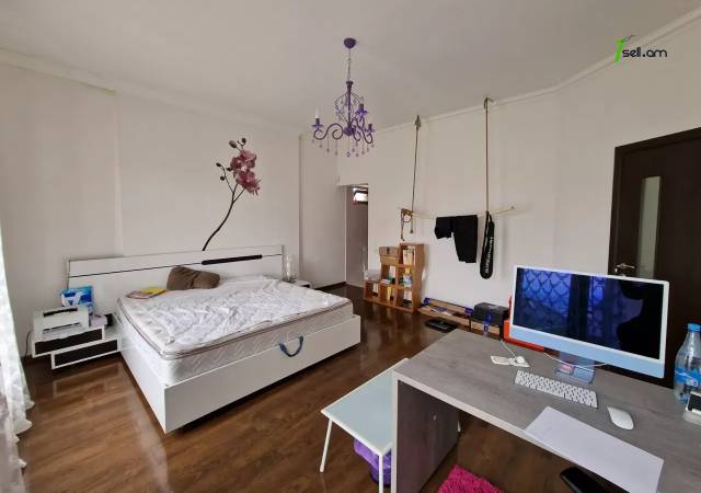 Երկու հարկանի տուն Բագրևանդի փողոցում Նոր Նորքում, 600 ք.մ., 3+ սանհանգույց, կապիտալ վերանորոգված