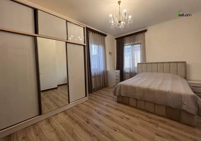 Երկու հարկանի քարե թաունհաուզ, Muracan St Էրեբունիում, 230 ք.մ., 3+ սանհանգույց