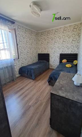 Երկու հարկանի քարե տուն Սասունցի Դավիթ փողոցում Էրեբունիում, 103 քմ, 2 սանհանգույց