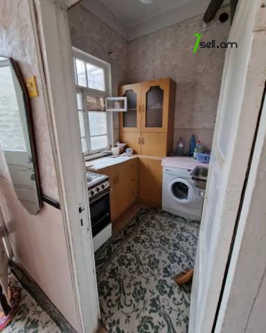 Մեկ հարկանի քարե տուն Սևքարեցի Սաքոյի փողոցում Արաբկիրում, 152 ք.մ.