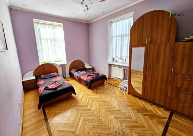 3 սենյականոց բնակարան Մաշտոցի պողոտայում, 78 ք.մ., եվրովերանորոգված, քարե շենք