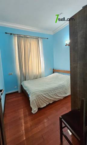 Մեկ հարկանի քարե տուն 20-րդ փողոցում Այնթապում, 900 քմ, կապիտալ վերանորոգված