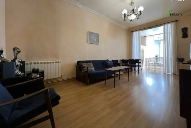 3 սենյականոց բնակարան Կիևյան փողոցում, 70 քմ, 2/5 հարկ, բարձր առաստաղներ, կապիտալ վերանորոգված