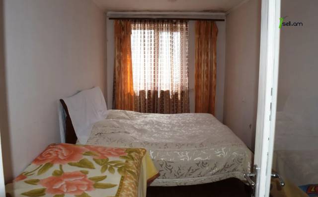 3 սենյականոց բնակարան Միխայիլ Սալտիկով-Շեդրինի փողոցում, 73 ք.մ., եվրովերանորոգված, քարե շենք