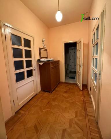 Երկու հարկանի քարե տուն Մարշալ Բաղրամյան պողոտայում Արաբկիրում, 130 ք.մ., 2 սանհանգույց