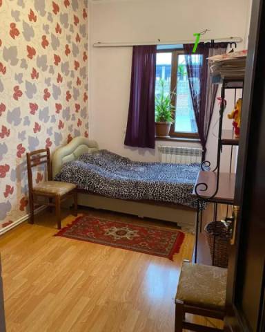 Երկու հարկանի քարե տուն Ռայնիսի փողոցում Քանաքեռ Զեյթունում, 300 քմ, 2 սանհանգույց, եվրովերանորոգված