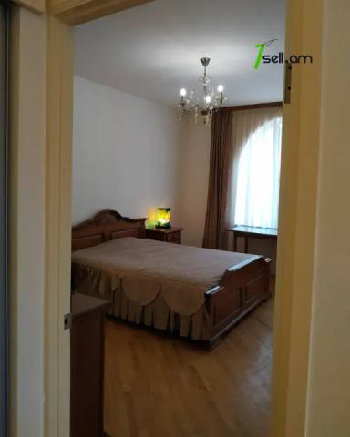 Երկու հարկանի տուն, Վահագնի Թաղամաս Աջափնյակում, 200 ք.մ., 3+ սանհանգույց, կապիտալ վերանորոգված