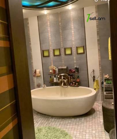 Ընդարձակ 3 սենյականոց բնակարան նորակառույց շենքում Դերենիկ Դեմիրճյան փողոցում, 202 քմ