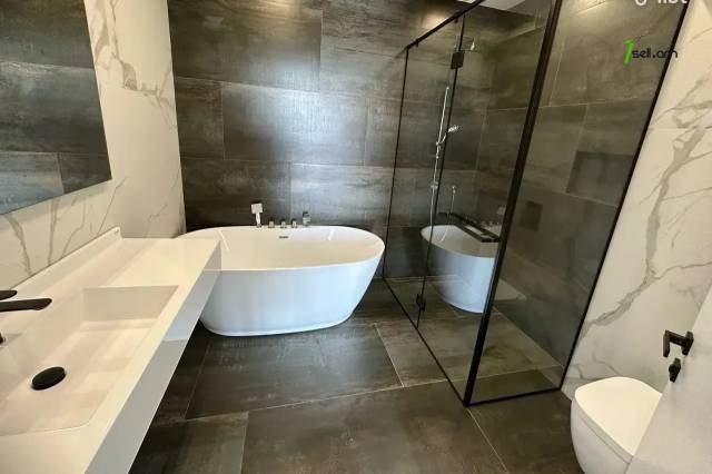 4 սենյականոց բնակարան նորակառույց շենքում Կարապետ Ուլնեցու փողոցում, 133 ք.մ., 2 սանհանգույց