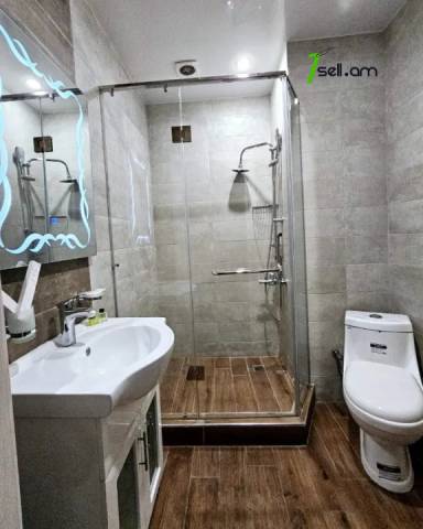 Երեք հարկանի քարե տուն Նար-Դոսի փողոցում կենտրոնում, 1510 ք.մ., 3+ սանհանգույց, կապիտալ վերանորոգված