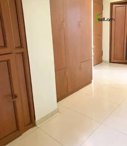 3 սենյականոց բնակարան Կոմիտասի պողոտայում, 67 ք.մ., 4/8 հարկ, կապիտալ վերանորոգված, քարե շենք