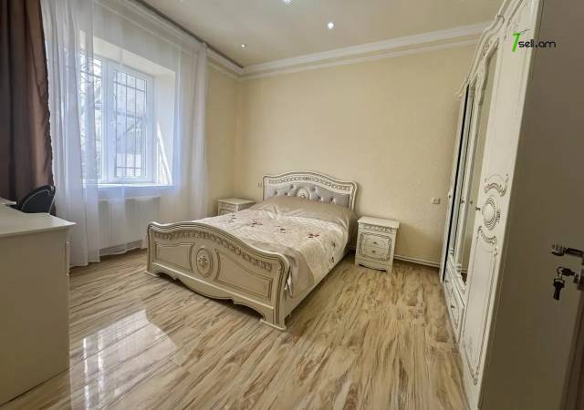 Երկու հարկանի քարե տուն Նոր Արեշի 22-րդ փողոցում Էրեբունիում, 140 քմ, 2 սանհանգույց