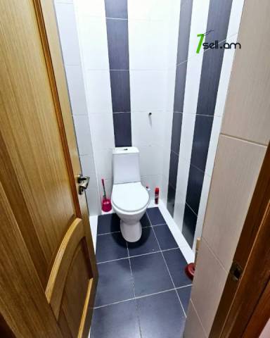 Երեք հարկանի քարե տուն Մելքումովի փողոցում Դավիթաշենում, 600 ք.մ., 3+ սանհանգույց, եվրովերանորոգված