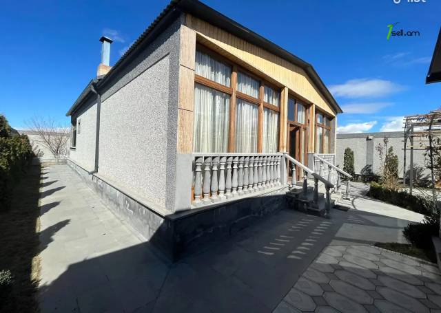 Մեկ հարկանի տուն 50-րդ փողոցում Ձորաղբյուրում, 150 ք.մ., 3+ սանհանգույց, կապիտալ վերանորոգված