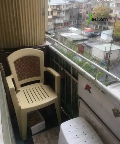 3 սենյականոց բնակարան Ավետ Ավետիսյան փողոցում, 81 ք.մ., նախավերջին հարկ, քարե շենք