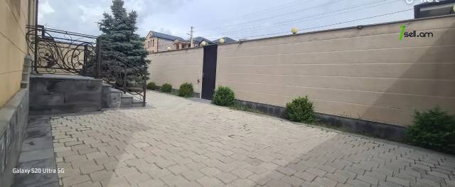 Երկու հարկանի տուն Պետրոս Դուրյանի փողոցում Ավանում, 330 քմ, 2 սանհանգույց, կապիտալ վերանորոգված