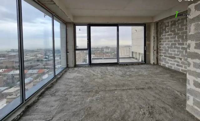 Ընդարձակ 5 սենյականոց բնակարան նորակառույց շենքում Արամ Խաչատրյան փողոցում, 305 ք.մ., 3+ սանհանգույց