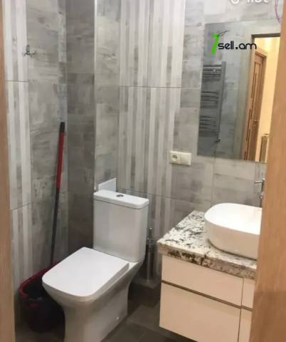 3 սենյականոց բնակարան Դրոյի փողոցում, 73 ք.մ., եվրովերանորոգված, քարե շենք