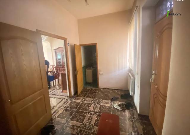 Երեք հարկանի քարե տուն Բատիկյան փողոցում Մալաթիա Սեբաստիայում, 370 քմ, 2 սանհանգույց