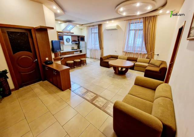 3 սենյականոց բնակարան Մոսկովյան փողոցում, 75 ք.մ., 2 սանհանգույց, բարձր առաստաղներ, 2/6 հարկ