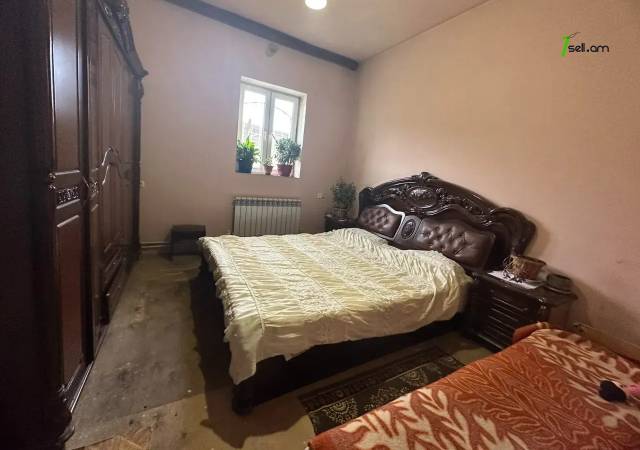 Երկու հարկանի քարե տուն Դավիթ Բեկի փողոցում Նոր Նորքում, 1400 ք.մ., կոսմետիկ վերանորոգում