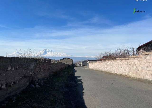 Հողատարածք բնակելի շինությունների համար Նուբարաշենի 17-րդ փողոցում Նուբարաշենում, 700 ք.մ.