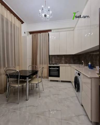 Երկու հարկանի քարե տուն Մուրացանի փողոցում Էրեբունիում, 220 ք.մ., 3+ սանհանգույց