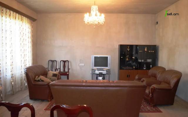 5 սենյականոց բնակարան Ավետիք Իսահակյանի փողոցում, 227 ք.մ., 2 սանհանգույց, բարձր առաստաղներ