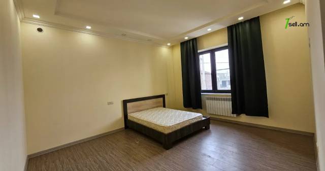 Երկու հարկանի քարե տուն Սամվել Գևորգյան փողոցում Դավթաշենում, 620 քմ, 2 սանհանգույց