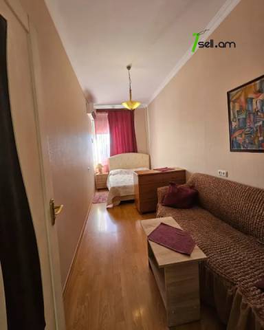 Երեք հարկանի քարե տուն Խնկո Ապոր փողոցում Արաբկիրում, 410 ք.մ., 3+ սանհանգույց, կապիտալ վերանորոգված