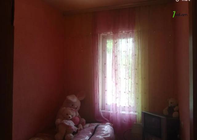 Երեք հարկանի քարե ամառանոց 16-րդ փողոցում Գետամեջում, 148 ք.մ., 2 սանհանգույց, մասնակի վերանորոգում