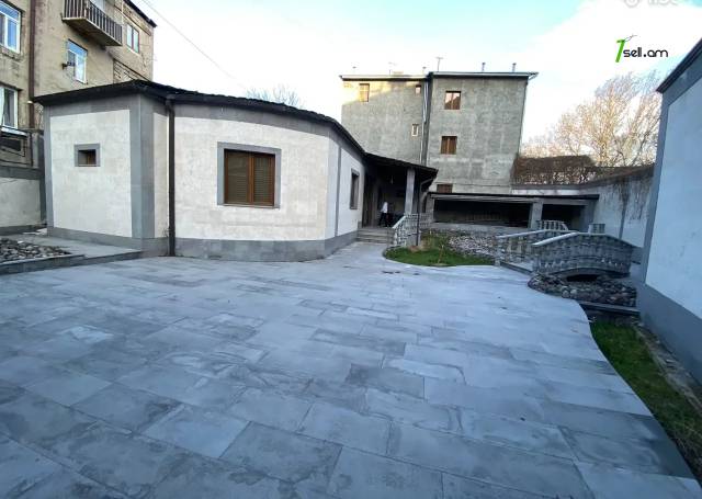 Մեկ հարկանի քարե տուն Վարշավյան փողոցում Քանաքեռ Զեյթունում, 150 ք.մ., 2 սանհանգույց