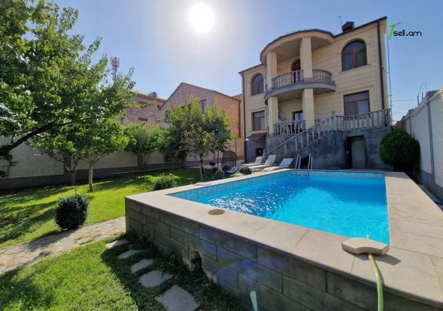 Երկու հարկանի քարե տուն Մելքումովի փողոցում Դավիթաշենում, 600 ք.մ., 3+ սանհանգույց, եվրովերանորոգված