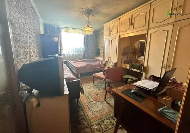 3 սենյականոց բնակարան Խորենացու փողոցում, 81 ք.մ., 3/5 հարկ, քարե շենք