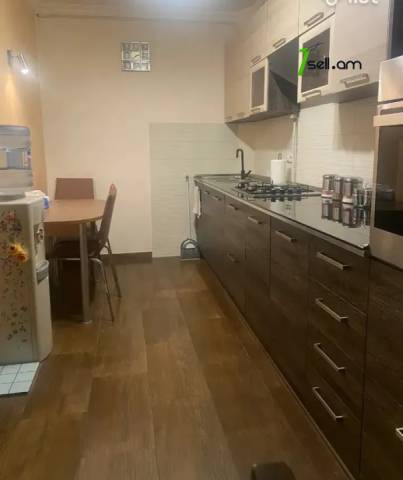 3 սենյականոց բնակարան Գրիբոյեդովի փողոցում, 76 ք.մ., նախավերջին հարկ, կապիտալ վերանորոգված