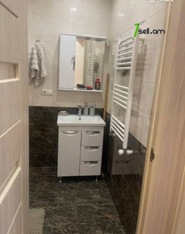 2 սենյականոց բնակարան նորակառույց շենքում Կոմիտասի պողոտայում, 64 քմ, բարձր առաստաղներ