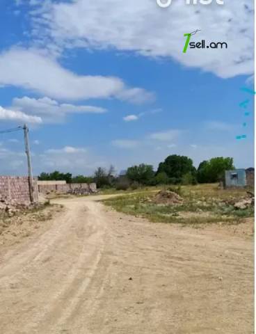 Հողատարածք բնակելի շինությունների համար Զովունիում, 874 ք.մ.