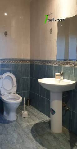 Երկու հարկանի քարե տուն Նորքի 1-ին փողոցում Նորք Մարաշում, 800 ք.մ., 3+ սանհանգույց