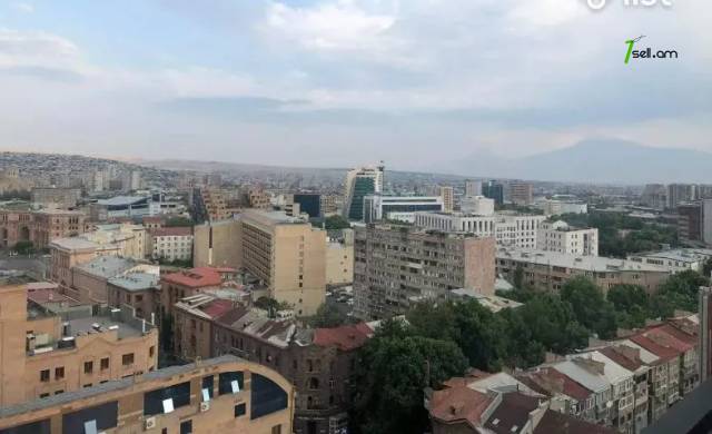 2 սենյականոց բնակարան նորակառույց շենքում Եզնիկ Կողբացու փողոցում, 58 ք.մ., բարձր առաստաղներ