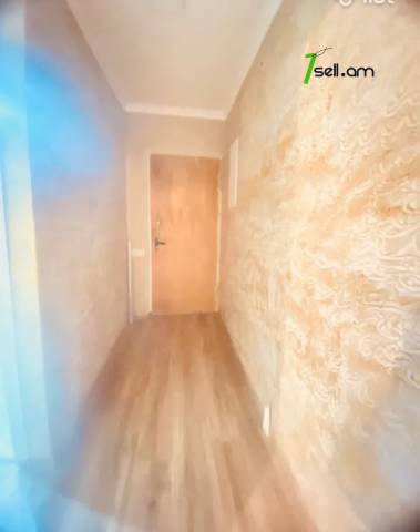 3 սենյականոց բնակարան Կոմիտասի պողոտայում, 68 քմ, նախավերջին հարկ, եվրովերանորոգված, քարե շենք