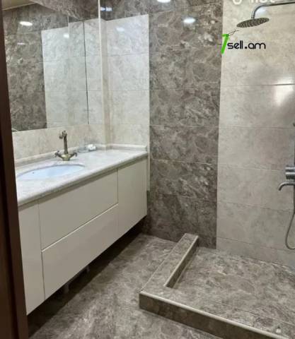 3 սենյականոց բնակարան Աղբյուր Սերոբի փողոցում, 86 ք.մ., 4/16 հարկ, կապիտալ վերանորոգված